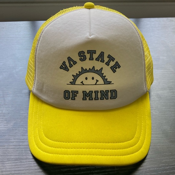 Baseball cap with breathable weaving and plastic SnapBack. - Picture 1 of 2